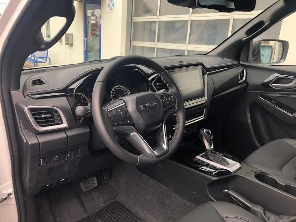 Isuzu D-Max Double Cab V-Cross AT +Sonderfarbe+ 06/2025-photo-14