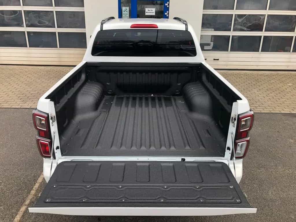 Isuzu D-Max Double Cab V-Cross AT +Sonderfarbe+ 06/2025-photo-9
