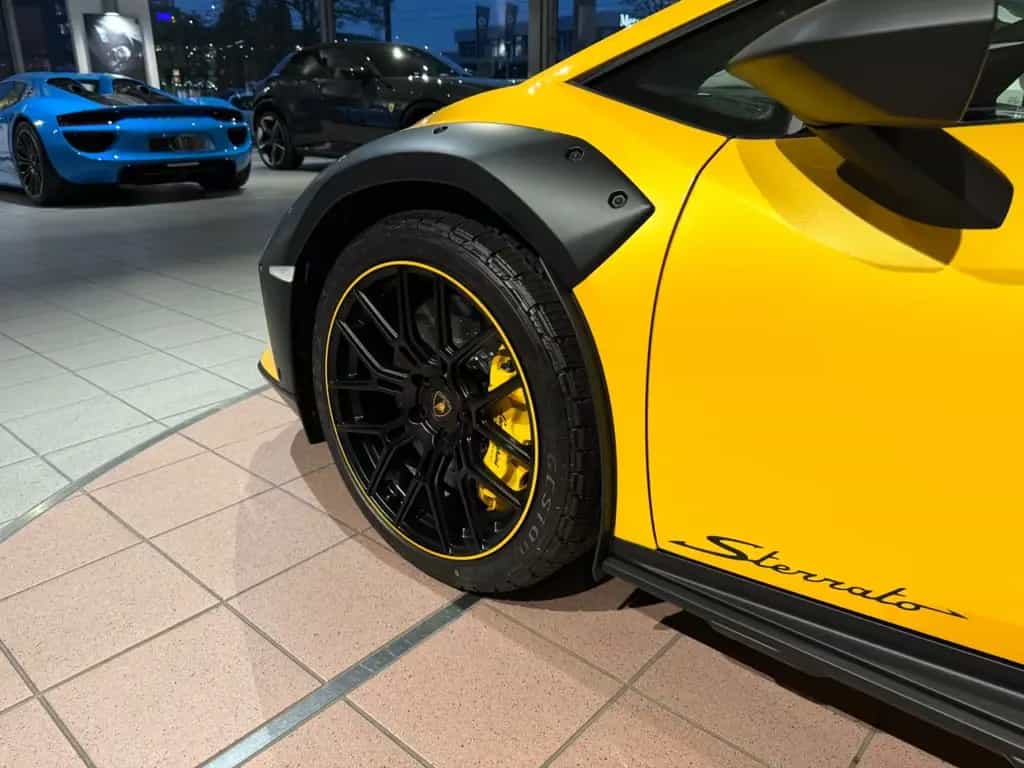 Lamborghini Huracán Sterrato "1 of 1499" 03/2025-photo-12