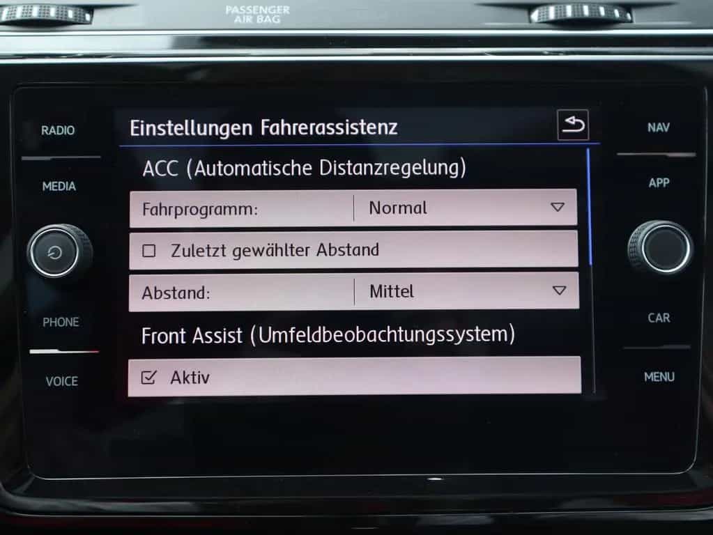 Volkswagen Touran 2.0 TDI DSG R-Line LED Navi Panorama ACC 02/2019-photo-17