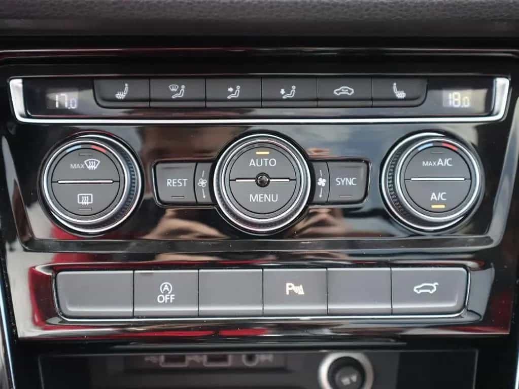 Volkswagen Touran 2.0 TDI DSG R-Line LED Navi Panorama ACC 02/2019-photo-20