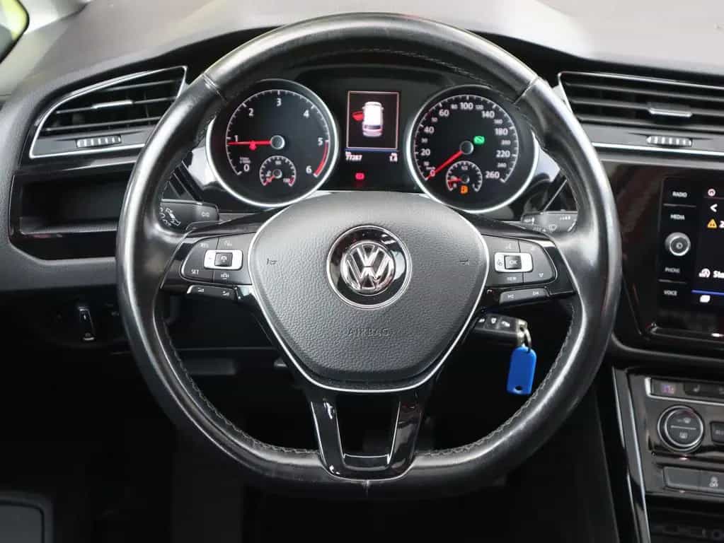 Volkswagen Touran 2.0 TDI DSG R-Line LED Navi Panorama ACC 02/2019-photo-24