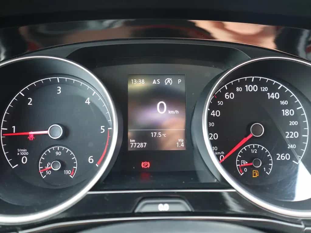 Volkswagen Touran 2.0 TDI DSG R-Line LED Navi Panorama ACC 02/2019-photo-25
