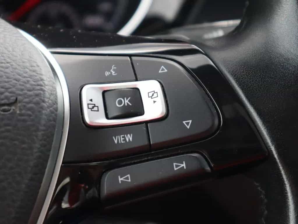 Volkswagen Touran 2.0 TDI DSG R-Line LED Navi Panorama ACC 02/2019-photo-27