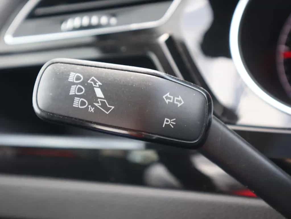 Volkswagen Touran 2.0 TDI DSG R-Line LED Navi Panorama ACC 02/2019-photo-28
