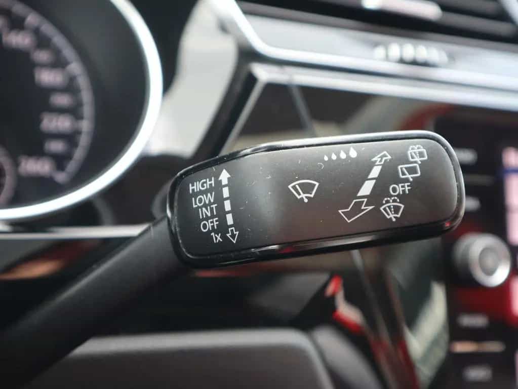 Volkswagen Touran 2.0 TDI DSG R-Line LED Navi Panorama ACC 02/2019-photo-29