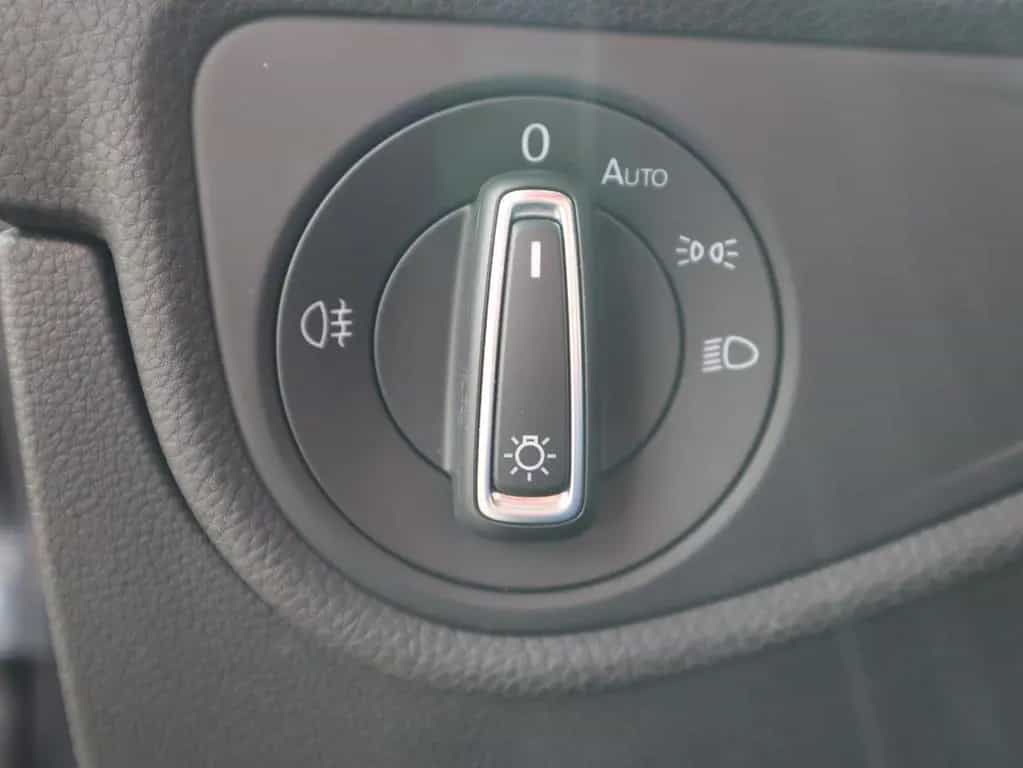 Volkswagen Touran 2.0 TDI DSG R-Line LED Navi Panorama ACC 02/2019-photo-30