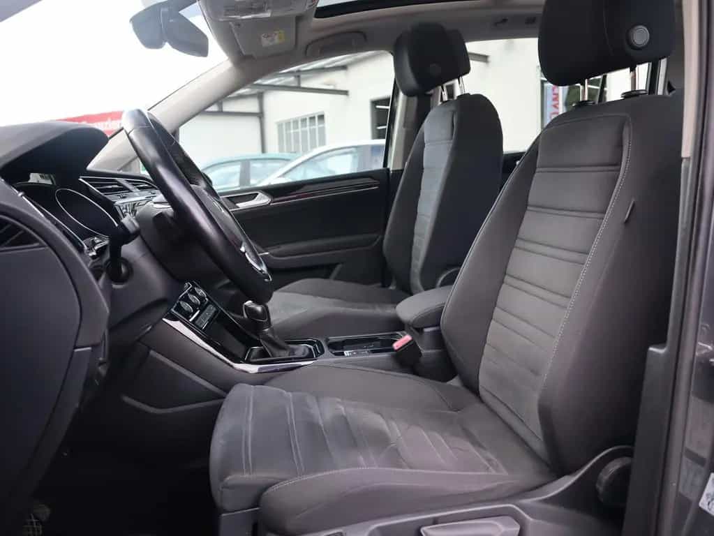Volkswagen Touran 2.0 TDI DSG R-Line LED Navi Panorama ACC 02/2019-photo-32