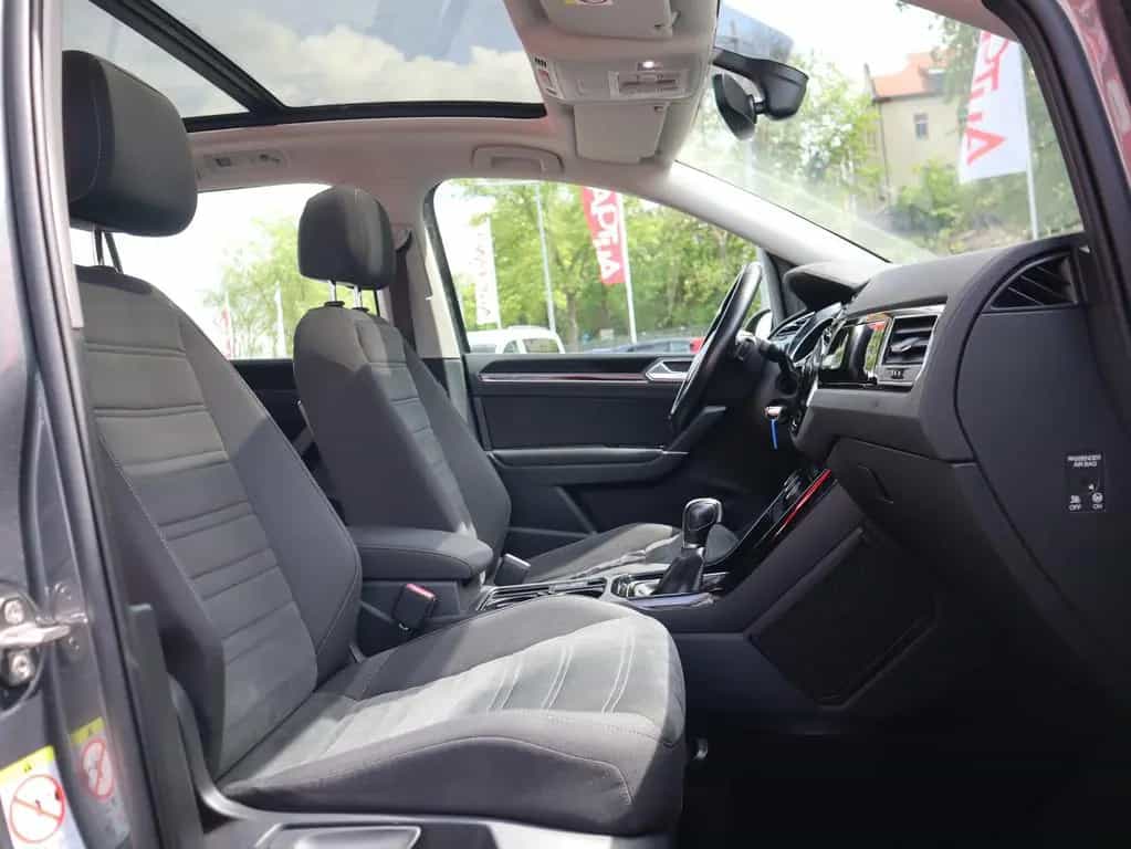 Volkswagen Touran 2.0 TDI DSG R-Line LED Navi Panorama ACC 02/2019-photo-34