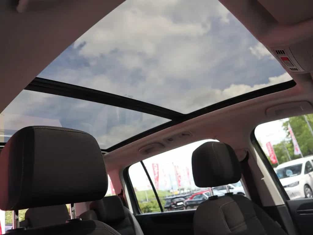Volkswagen Touran 2.0 TDI DSG R-Line LED Navi Panorama ACC 02/2019-photo-36