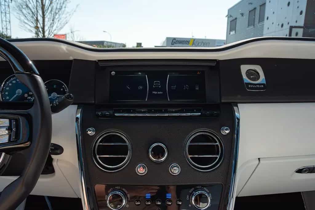 Rolls-Royce Cullinan MANSORY *FORGED CARBON*ONLY 7600 KM* 11/2019-photo-21