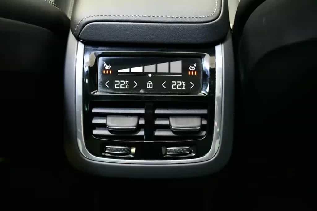 Volvo XC60 Ultim. Black AWD MASS*LÜF*B&W*HuD*360*PANO 07/2024-photo-19