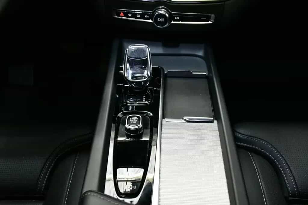 Volvo XC60 Ultim. Black AWD MASS*LÜF*B&W*HuD*360*PANO 07/2024-photo-24