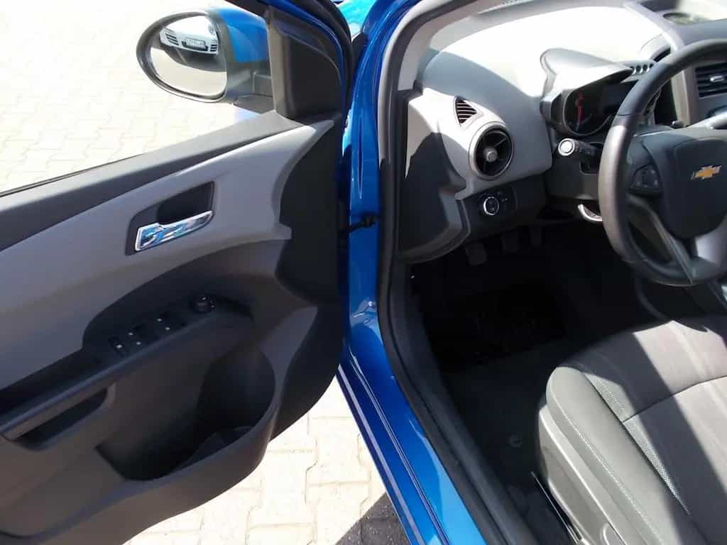 Chevrolet Aveo 1.6 LTZ, Klima, SHZ, PDC, Aluf. Allwetter 09/2012-photo-14