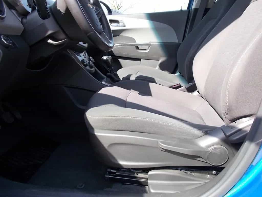 Chevrolet Aveo 1.6 LTZ, Klima, SHZ, PDC, Aluf. Allwetter 09/2012-photo-16
