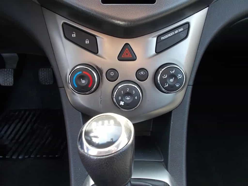 Chevrolet Aveo 1.6 LTZ, Klima, SHZ, PDC, Aluf. Allwetter 09/2012-photo-22