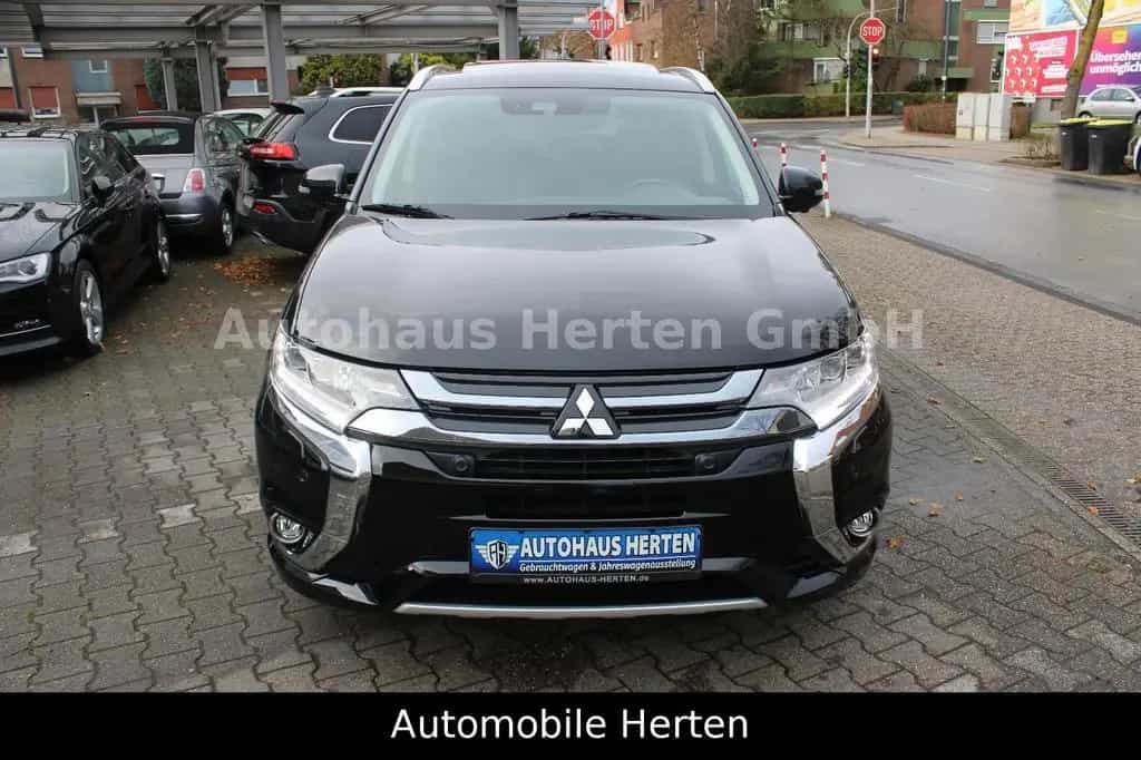 Mitsubishi Outlander PLUG IN HYBRID*2.0*LEDER+NAVI+XENON* 09/2017-photo-1