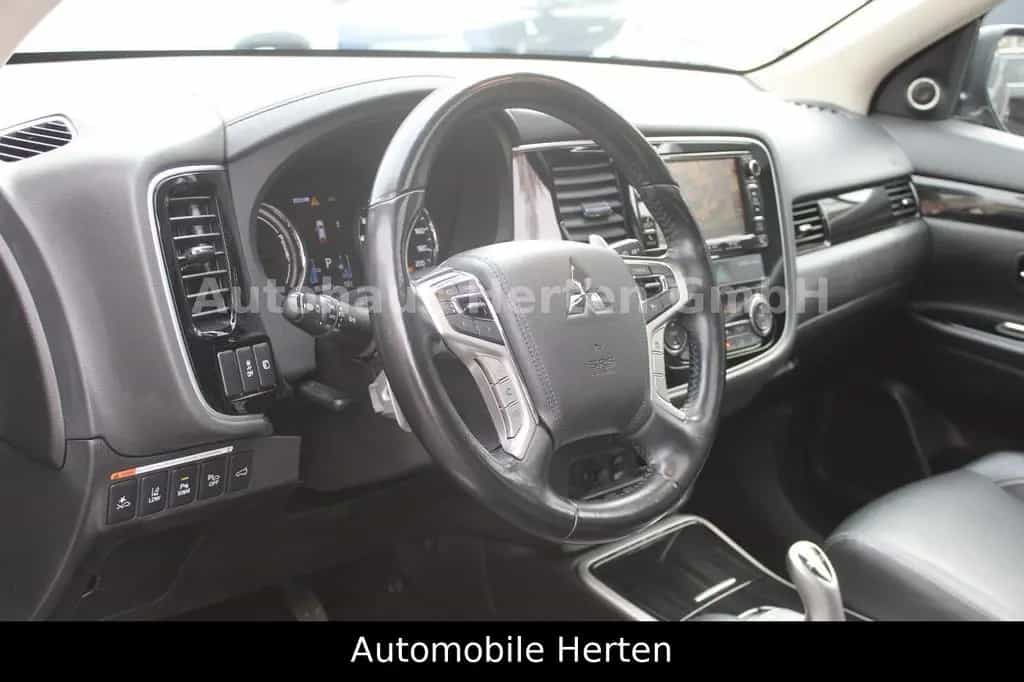 Mitsubishi Outlander PLUG IN HYBRID*2.0*LEDER+NAVI+XENON* 09/2017-photo-13