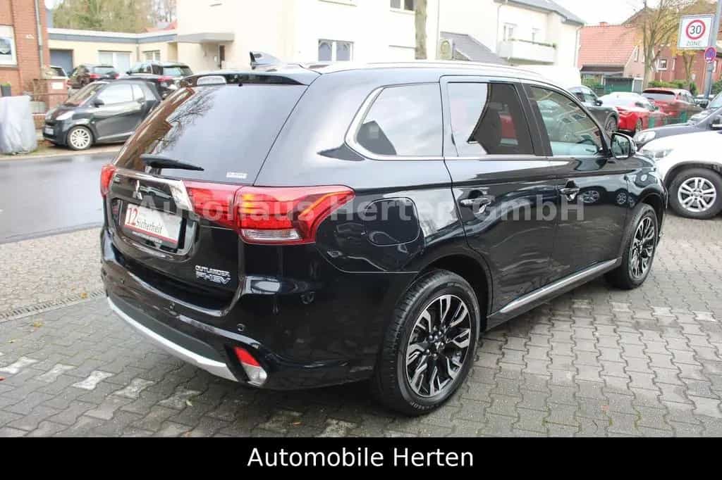 Mitsubishi Outlander PLUG IN HYBRID*2.0*LEDER+NAVI+XENON* 09/2017-photo-3
