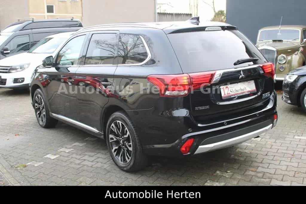 Mitsubishi Outlander PLUG IN HYBRID*2.0*LEDER+NAVI+XENON* 09/2017-photo-5