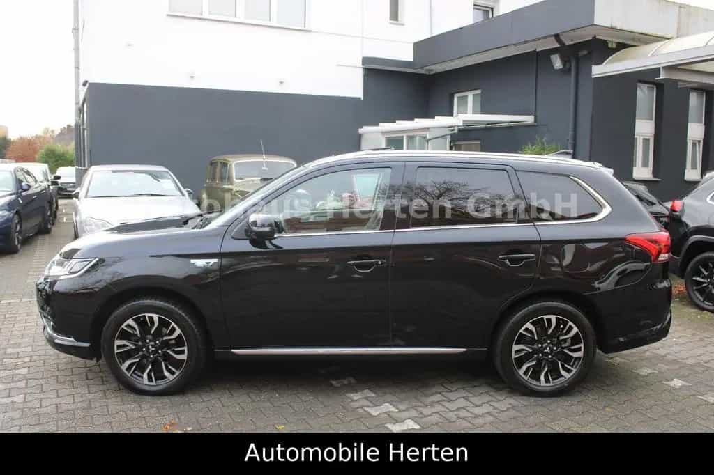 Mitsubishi Outlander PLUG IN HYBRID*2.0*LEDER+NAVI+XENON* 09/2017-photo-6