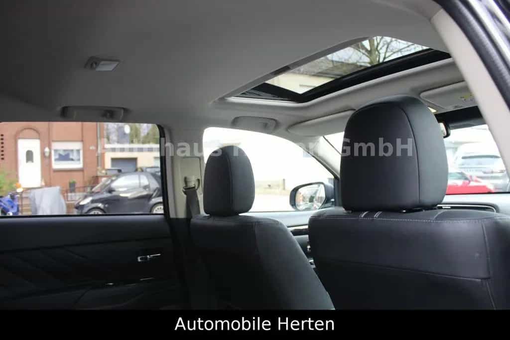 Mitsubishi Outlander PLUG IN HYBRID*2.0*LEDER+NAVI+XENON* 09/2017-photo-9