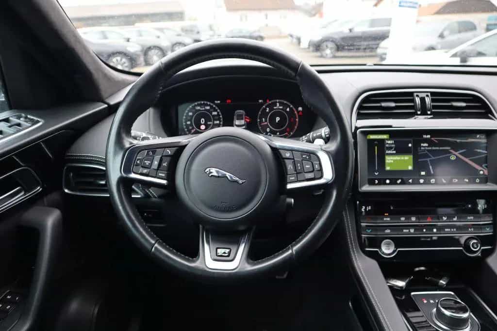 Jaguar F-Pace 30d AWD R-Sport 01/2020-photo-17