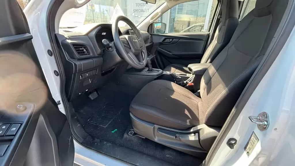 Isuzu D-Max 1.9 SC DSL 2026 *FOR EXPORT OUT OF EU* null-photo-10