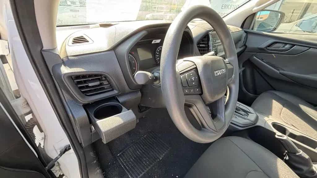 Isuzu D-Max 1.9 SC DSL 2026 *FOR EXPORT OUT OF EU* null-photo-18