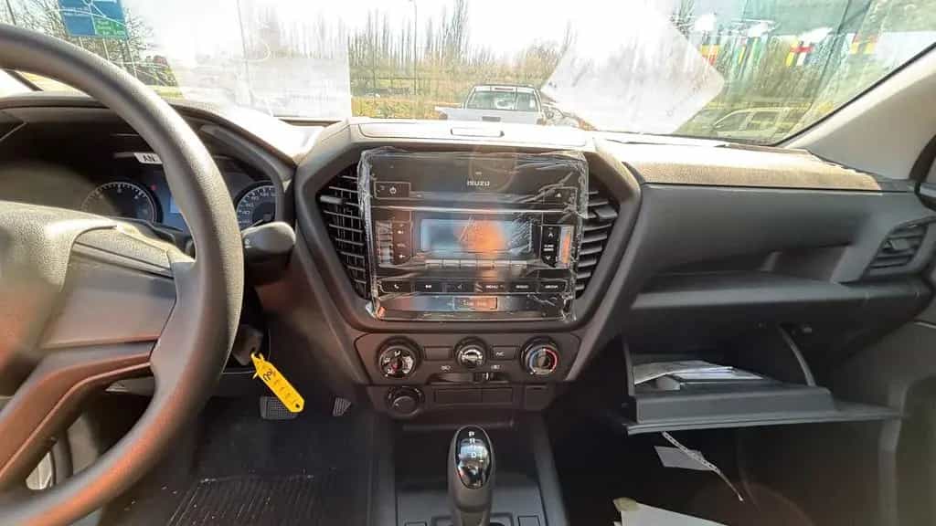 Isuzu D-Max 1.9 SC DSL 2026 *FOR EXPORT OUT OF EU* null-photo-19