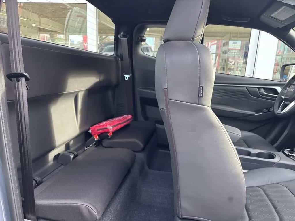 Isuzu D-Max LSE Space Cab All-Terrain 4WD 6AT AHK Roll 11/2025-photo-15