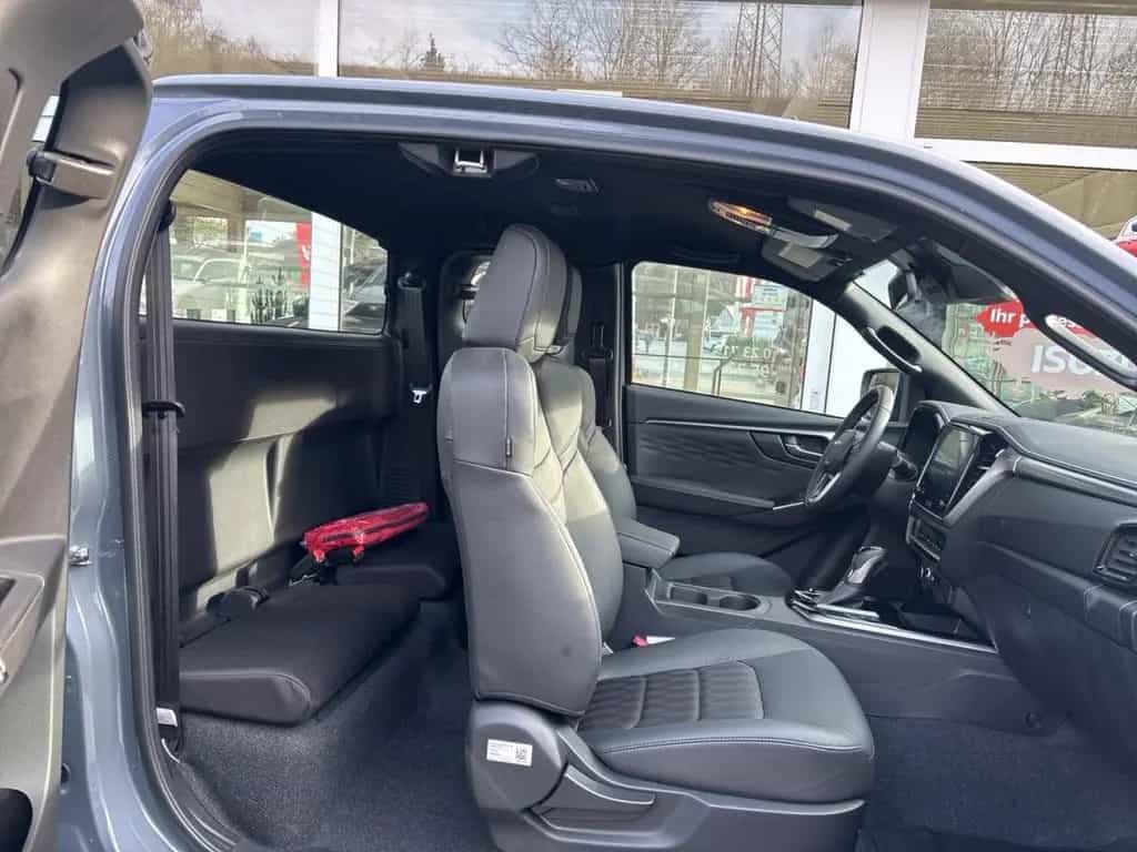 Isuzu D-Max LSE Space Cab All-Terrain 4WD 6AT AHK Roll 11/2025-photo-16