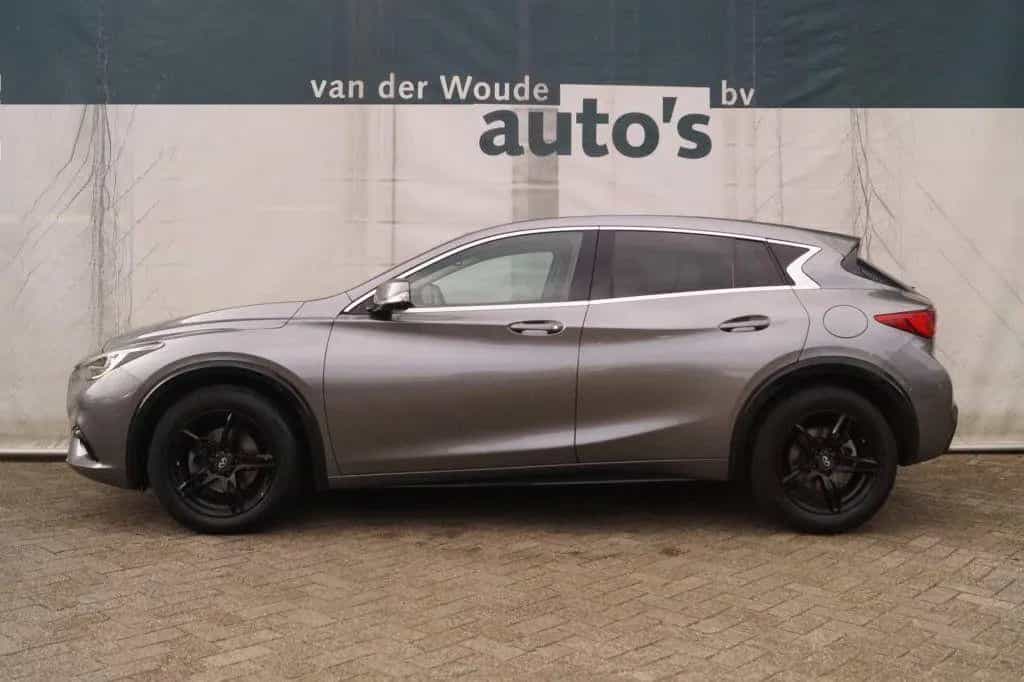 Infiniti Q30 1.5D Business Edition -NAVI-LEER-ECC-PDC-CRU 01/2019-photo-0