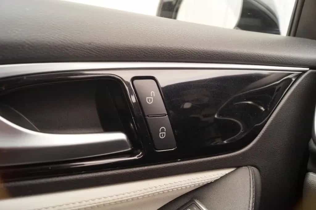Infiniti Q30 1.5D Business Edition -NAVI-LEER-ECC-PDC-CRU 01/2019-photo-11