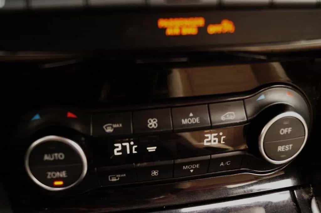 Infiniti Q30 1.5D Business Edition -NAVI-LEER-ECC-PDC-CRU 01/2019-photo-16
