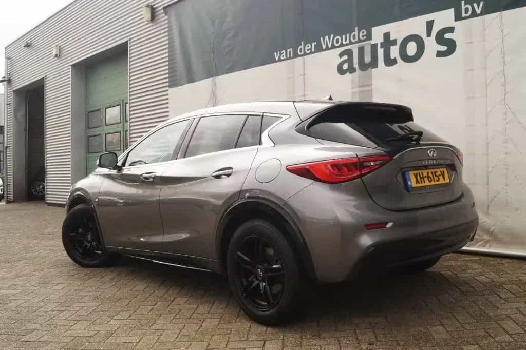 Infiniti Q30 1.5D Business Edition -NAVI-LEER-ECC-PDC-CRU 01/2019-photo-4