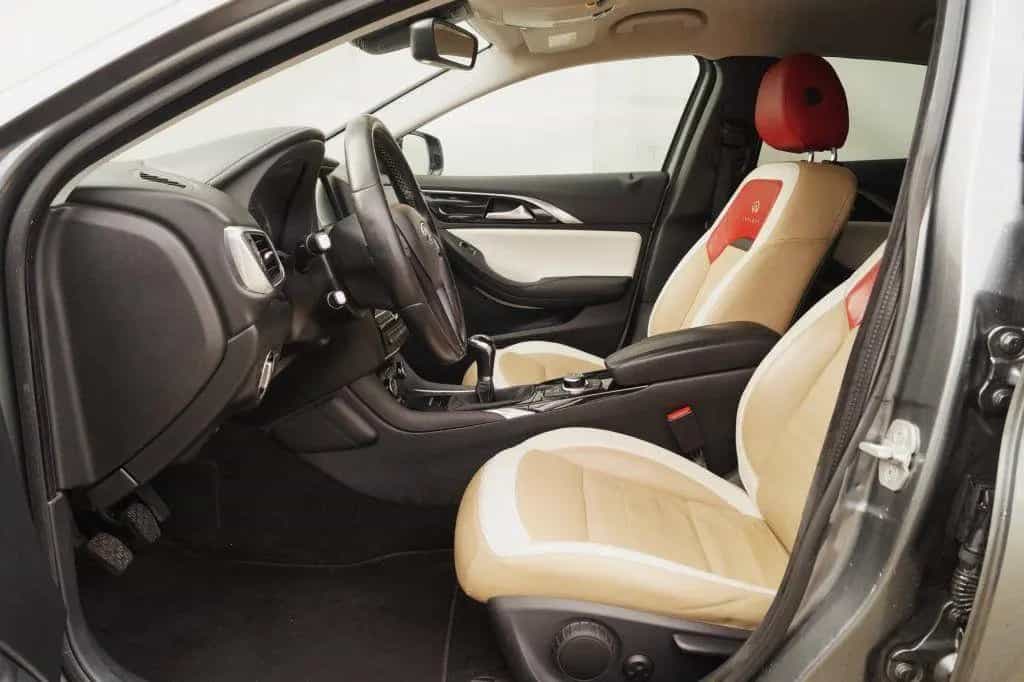 Infiniti Q30 1.5D Business Edition -NAVI-LEER-ECC-PDC-CRU 01/2019-photo-5