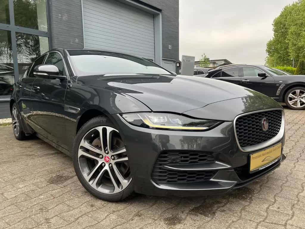 Jaguar XE P250 SE*CAMERA*VIRTUAL COCKPIT*MATRIX LED* 01/2020-photo-2