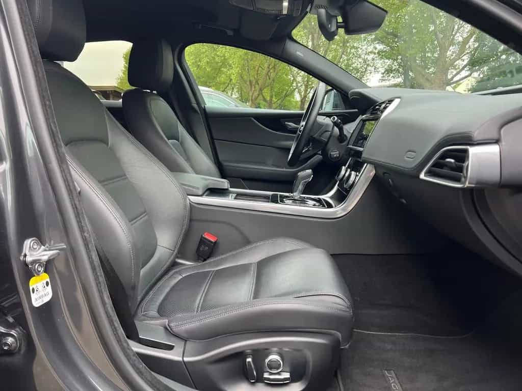 Jaguar XE P250 SE*CAMERA*VIRTUAL COCKPIT*MATRIX LED* 01/2020-photo-7