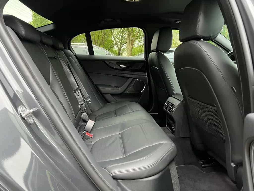 Jaguar XE P250 SE*CAMERA*VIRTUAL COCKPIT*MATRIX LED* 01/2020-photo-8