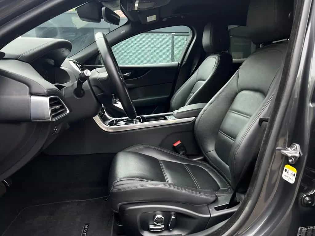 Jaguar XE P250 SE*CAMERA*VIRTUAL COCKPIT*MATRIX LED* 01/2020-photo-9