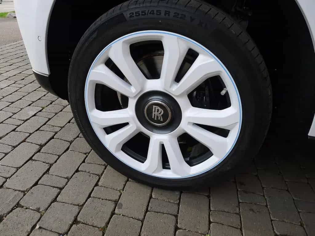 Rolls-Royce Cullinan 1.Hand deutsche Auslieferung Neuzustand 12/2019-photo-13