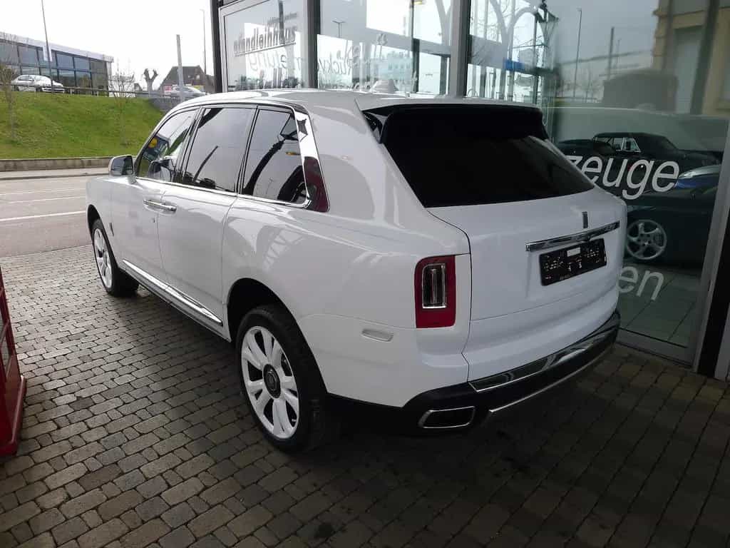 Rolls-Royce Cullinan 1.Hand deutsche Auslieferung Neuzustand 12/2019-photo-2