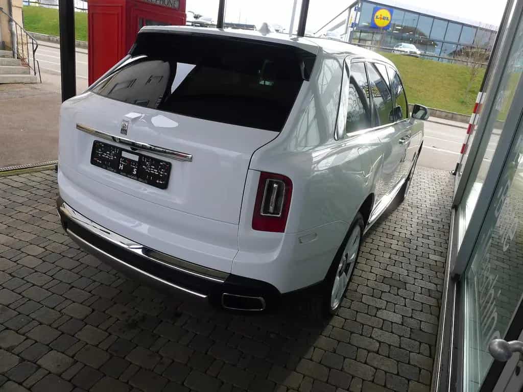 Rolls-Royce Cullinan 1.Hand deutsche Auslieferung Neuzustand 12/2019-photo-3