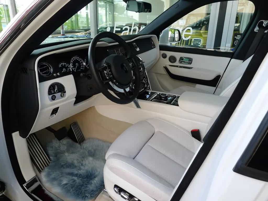 Rolls-Royce Cullinan 1.Hand deutsche Auslieferung Neuzustand 12/2019-photo-5