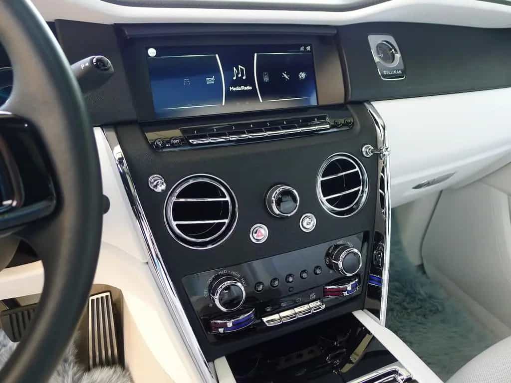 Rolls-Royce Cullinan 1.Hand deutsche Auslieferung Neuzustand 12/2019-photo-8