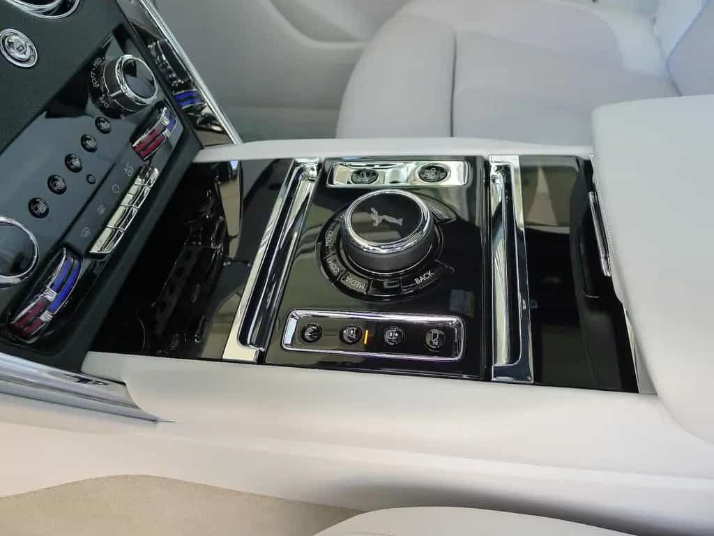 Rolls-Royce Cullinan 1.Hand deutsche Auslieferung Neuzustand 12/2019-photo-9