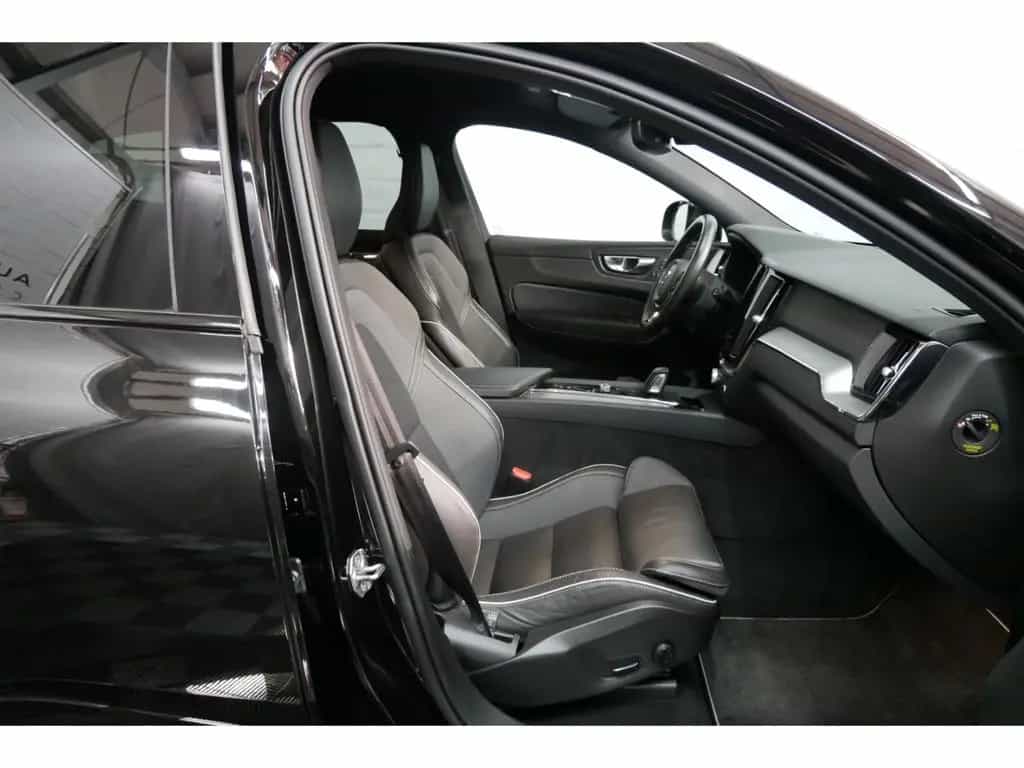 Volvo XC60 R Design AWD B4 LED+Navi+Leder+AHK+PDC+19'' 02/2021-photo-12