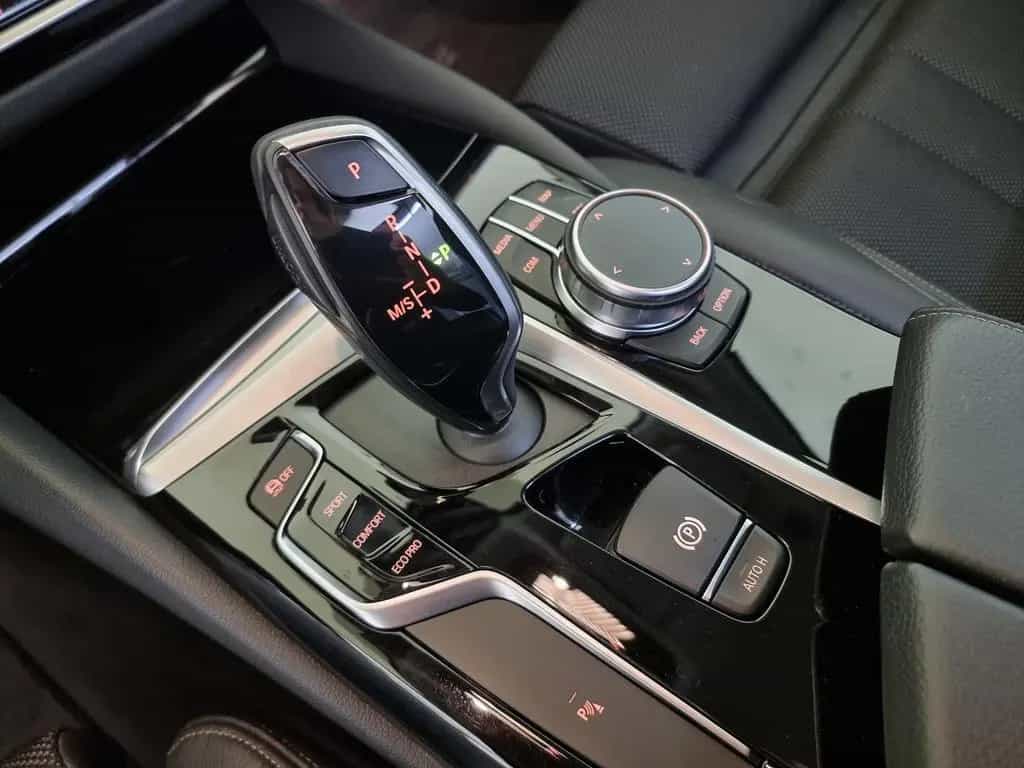 BMW 5 Series 520d SportLine LED AHK ACC Navi Kamera Hifi 09/2019-photo-16
