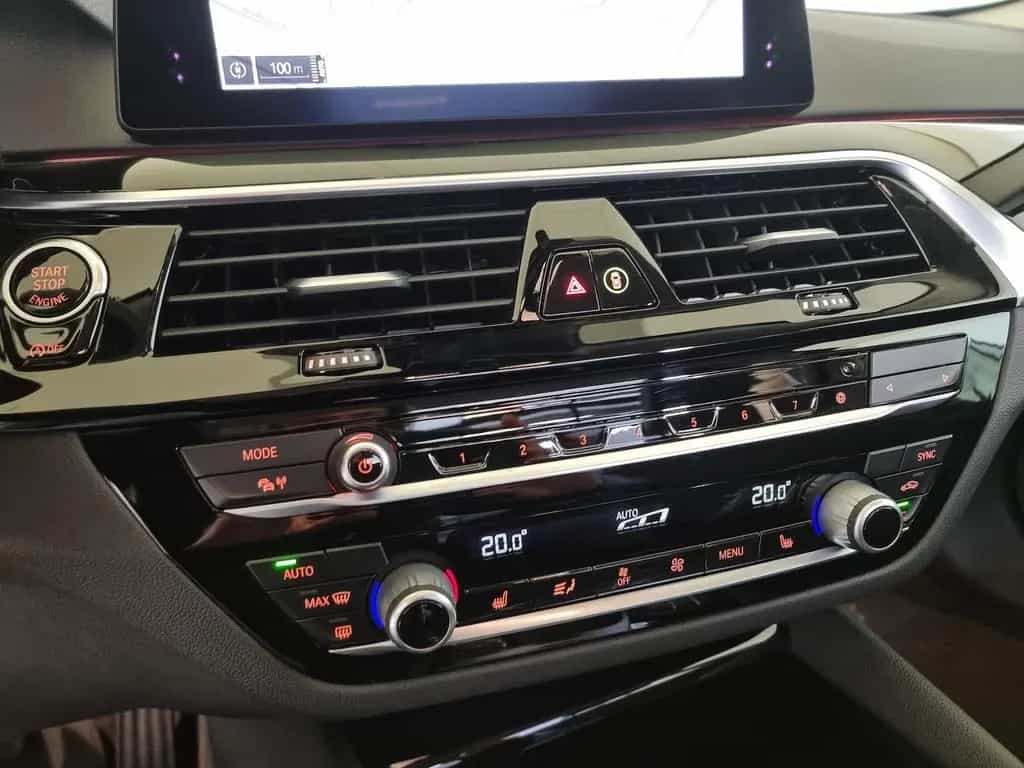 BMW 5 Series 520d SportLine LED AHK ACC Navi Kamera Hifi 09/2019-photo-17